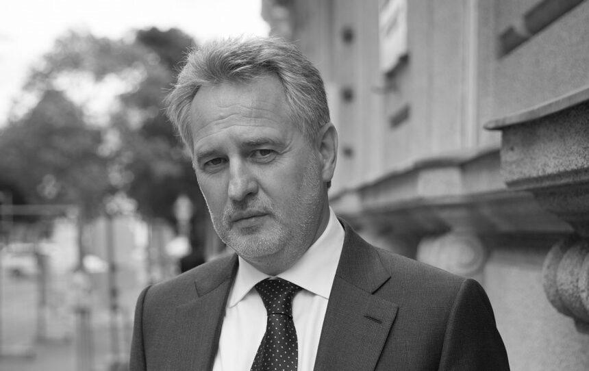 Зеленський продовжив санкції проти Фірташа і соратника Медведчука