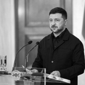 Рабства немає: Зеленський зробив заяву щодо виїзду українців за кордон Рабства немає: Зеленський зробив заяву щодо виїзду українців за кордон