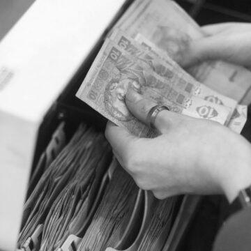 Перевірте свої заначки: НБУ вилучає з обігу “старі” гривні – чи потрібно їх міняти