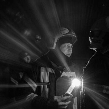 Росіяни вдарили дроном по Харкову: ворог пошкодив авто, у будинку вибиті вікна