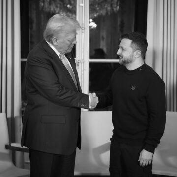 Трамп хоче "велику церемонію" підписання миру, але у Зеленського є умова Трамп хоче “велику церемонію” підписання миру, але у Зеленського є умова
