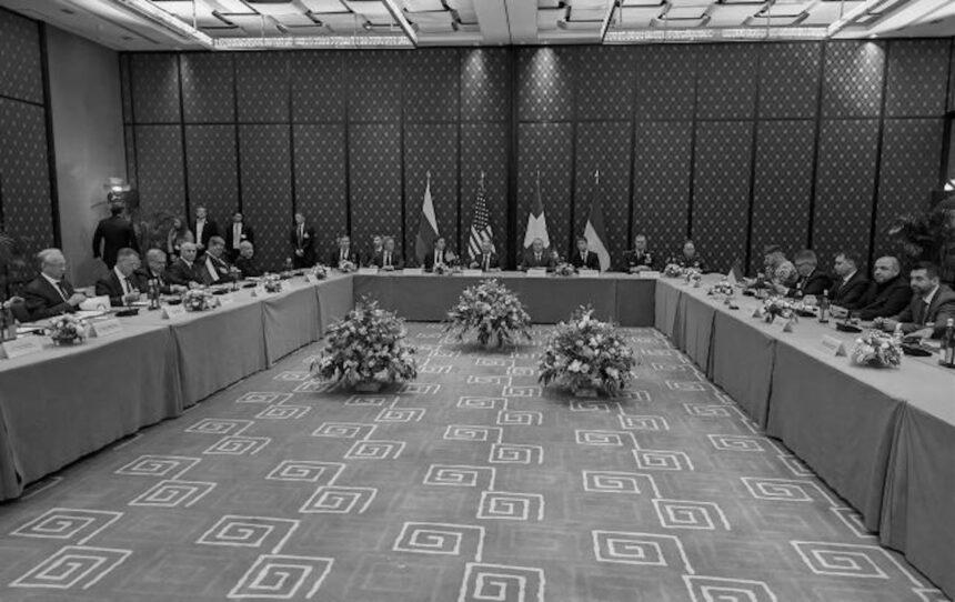 Мирні переговори щодо України “перебувають у небезпечній зоні”, – FT