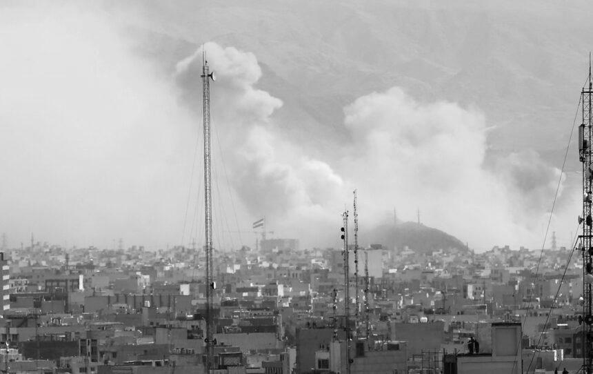 Експерт пояснив, як один удар може повалити режим в Ірані