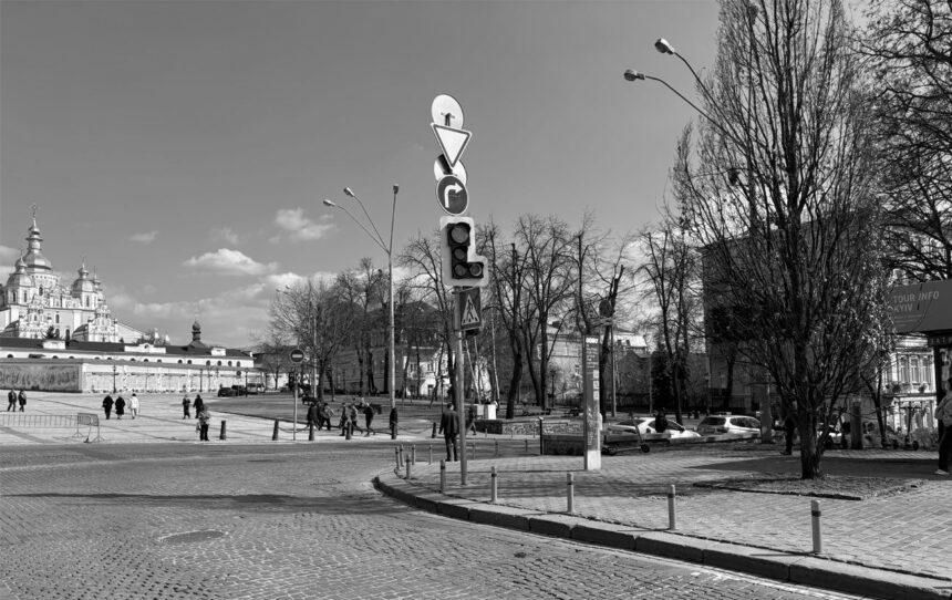 Червоне коло на світлофорі в Києві: що означає новий сигнал