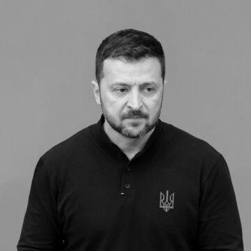 Хвилина мовчання обов'язкова для всіх: як працюватиме закон, підписаний Зеленським Хвилина мовчання обов’язкова для всіх: як працюватиме закон, підписаний Зеленським