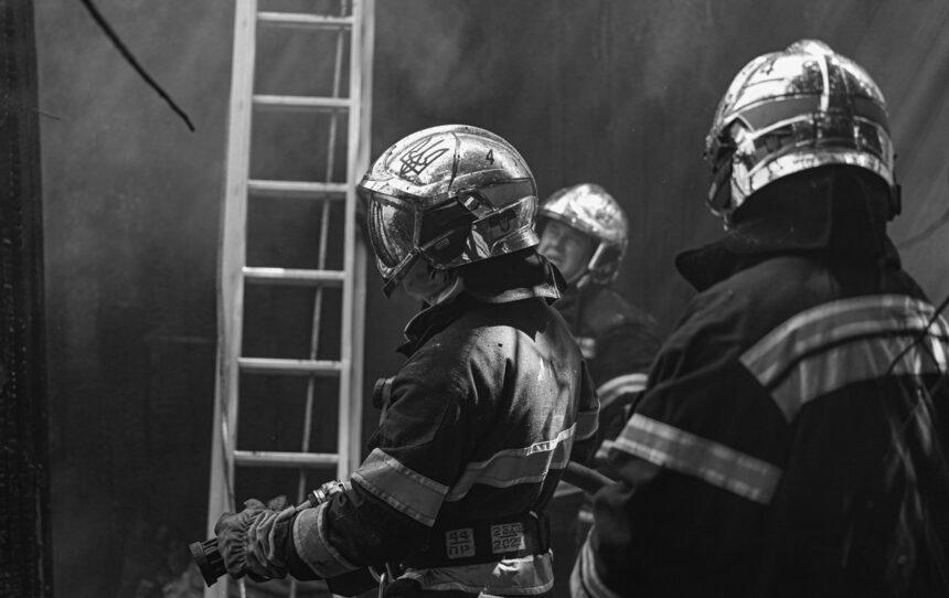 “Шахеди” масовано накрили передмістя Одеси: пошкоджено будинки та склад в порту