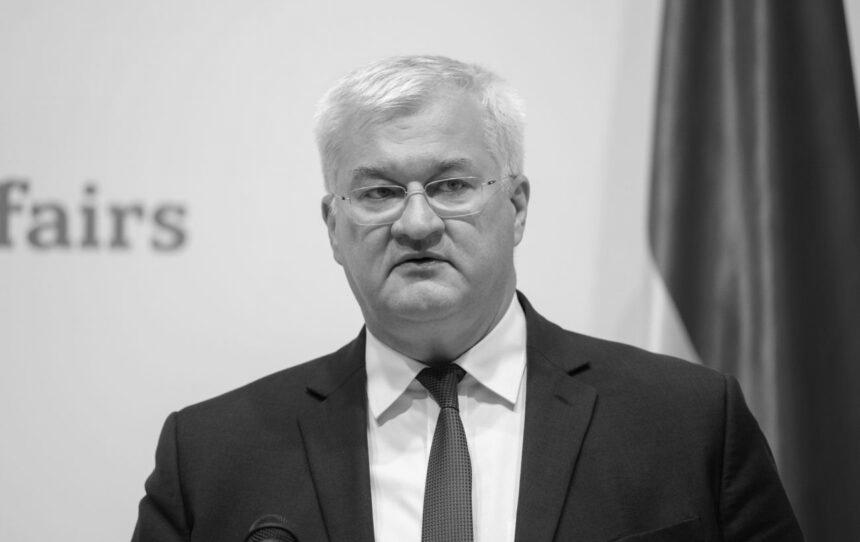 Україна вимагає від Угорщини негайно повернути викрадені кошти Ощадбанку Україна вимагає від Угорщини негайно повернути викрадені кошти Ощадбанку
