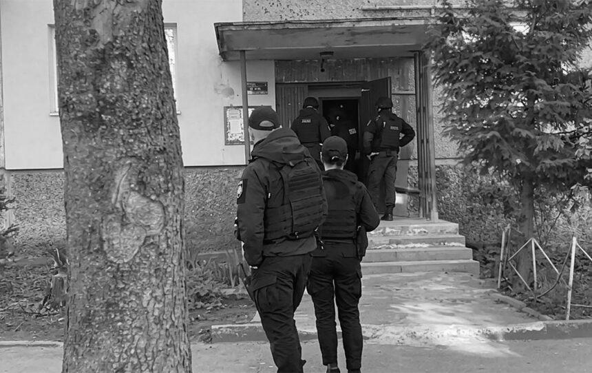 У Львові чоловік стріляв в багатоповерхівці