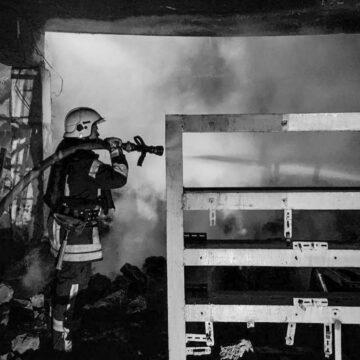 Спалахнули пожежі у порту і на складах: Росія масовано вдарила по Одещині дронами