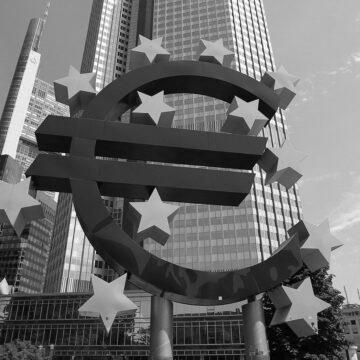 Застряглі 90 мільярдів від ЄС: Україна швидко не побачить грошей і не через Мадяра