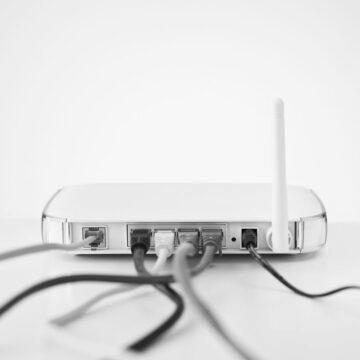 СБУ та ФБР "накрили" шпигунську мережу: росіяни зламували Wi-Fi роутери по всьому світу СБУ та ФБР “накрили” шпигунську мережу: росіяни зламували Wi-Fi роутери по всьому світу