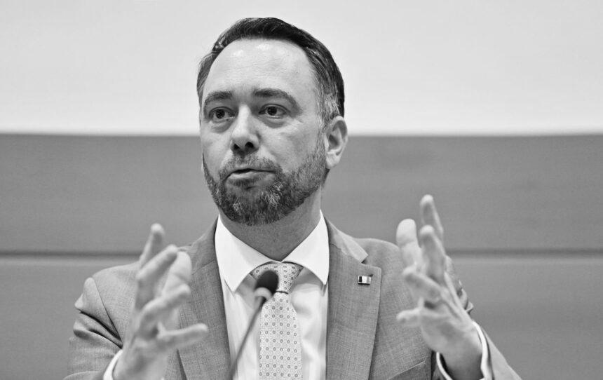 За кількасот метрів впали ракети: глава МЗС Бельгії ледь не потрапив під обстріл в Лівані