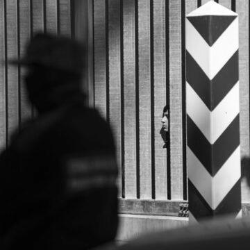 Польща зводить загорожу з колючим дротом на кордоні з Білоруссю