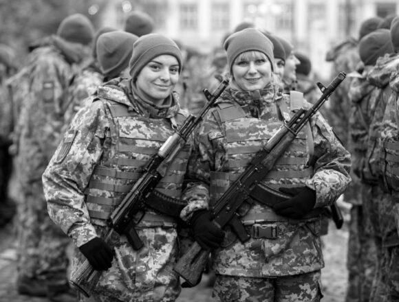 Виключення жінок з військового обліку: у Раді зареєстрували новий законопроєкт