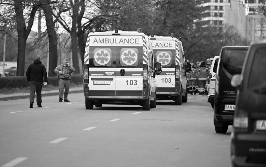 У Дніпрі чоловік відкрив вогонь по працівниках ТЦК, двох із них поранено