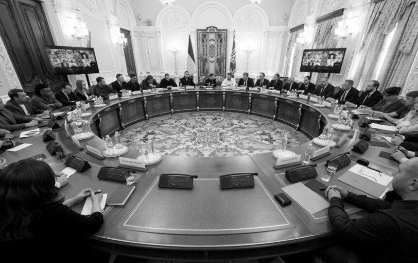 Зеленський і Буданов провели важливу нараду щодо підготовки до зими Зеленський і Буданов провели важливу нараду щодо підготовки до зими