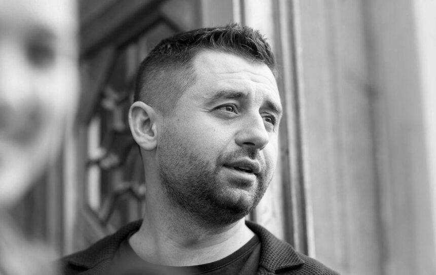 Арахамія після зустрічі фракції з Зеленським назвав топзавдання на 6 місяців Арахамія після зустрічі фракції з Зеленським назвав топзавдання на 6 місяців