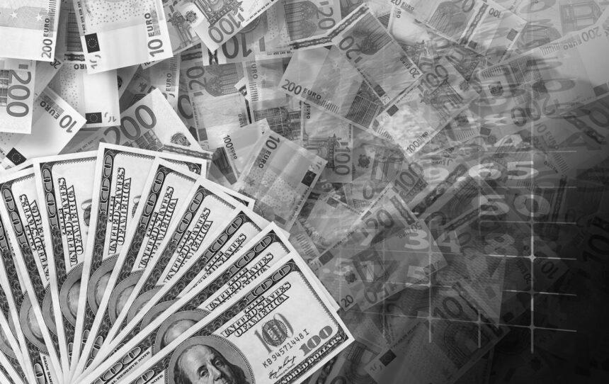 Долар відступив від рекорду, євро падає: курс на 29 травня та чи є попит на валюту Долар відступив від рекорду, євро падає: курс на 29 травня та чи є попит на валюту
