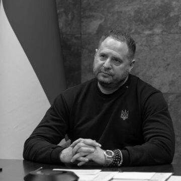 У Зеленського зробили першу заяву про підозру Єрмака У Зеленського зробили першу заяву про підозру Єрмака