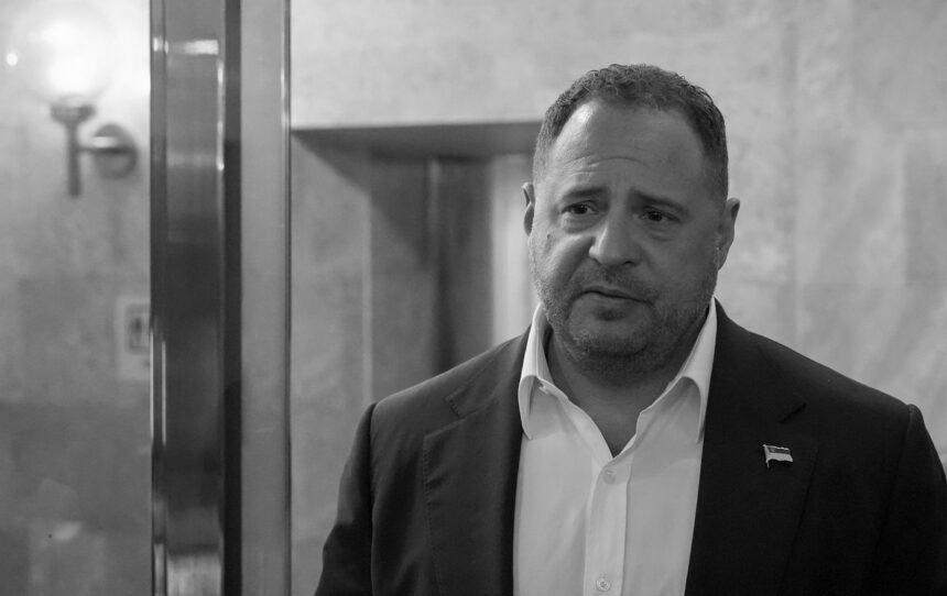 За Єрмака внесли менш як половину застави, 30 млн гривень дав Ребров, - джерела За Єрмака внесли менш як половину застави, 30 млн гривень дав Ребров, – джерела