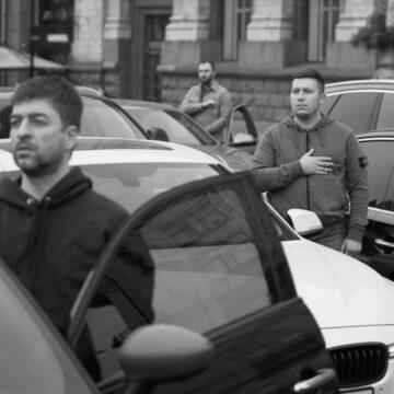 Хвилину мовчання тепер оголошуватимуть через гучномовці по всій Україні Хвилину мовчання тепер оголошуватимуть через гучномовці по всій Україні