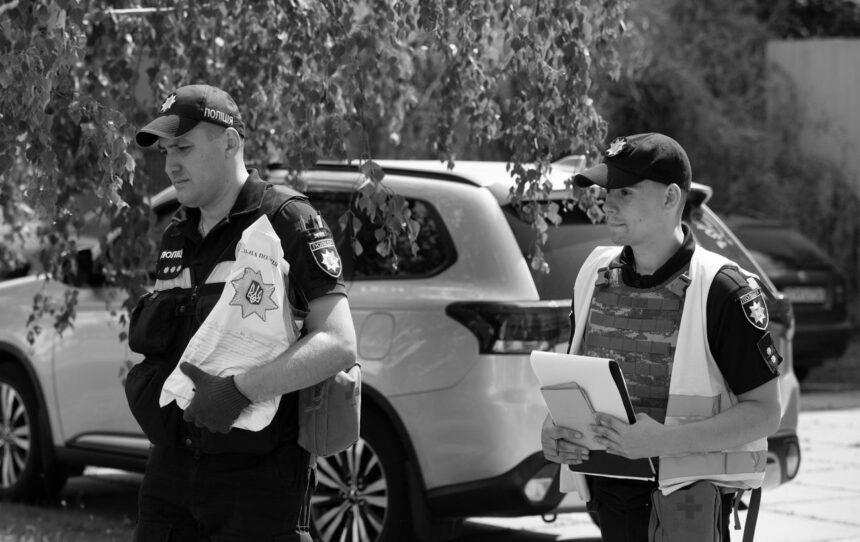 У Києві чоловік стріляв посеред вулиці: що відомо