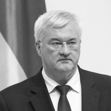 "Не жартуйте з Україною": Сибіга розповів, як світ просив не бити по РФ під час парадів “Не жартуйте з Україною”: Сибіга розповів, як світ просив не бити по РФ під час парадів