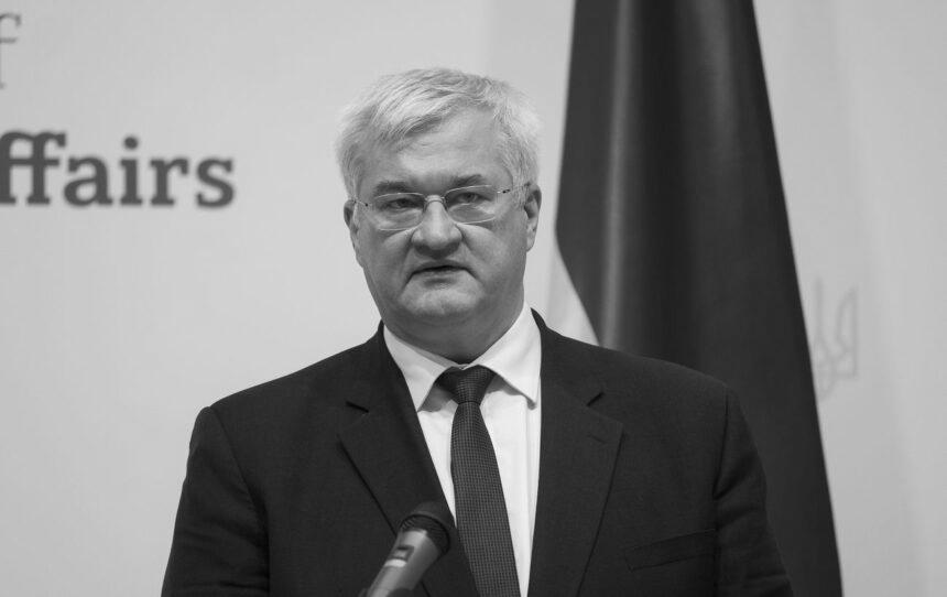 "Доведеться боротися за своїх людей": МЗС зробило заяву про українців за кордоном “Доведеться боротися за своїх людей”: МЗС зробило заяву про українців за кордоном