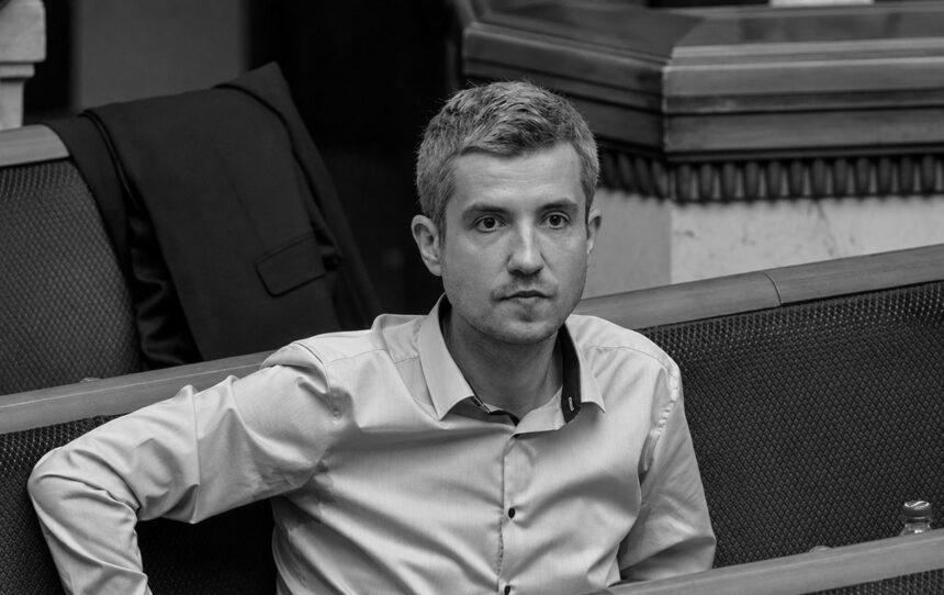 Рада з другої спроби забрала мандат у нардепа від "Голосу": що про нього відомо Рада з другої спроби забрала мандат у нардепа від “Голосу”: що про нього відомо