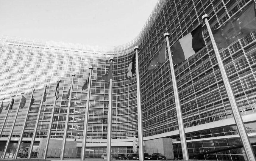 Спека змусила штаб Єврокомісії вимкнути кондиціонери, але не для всіх