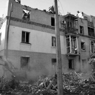 З-під завалів дістали 8-річного хлопчика: у Дніпрі росте кількість жертв З-під завалів дістали 8-річного хлопчика: у Дніпрі росте кількість жертв