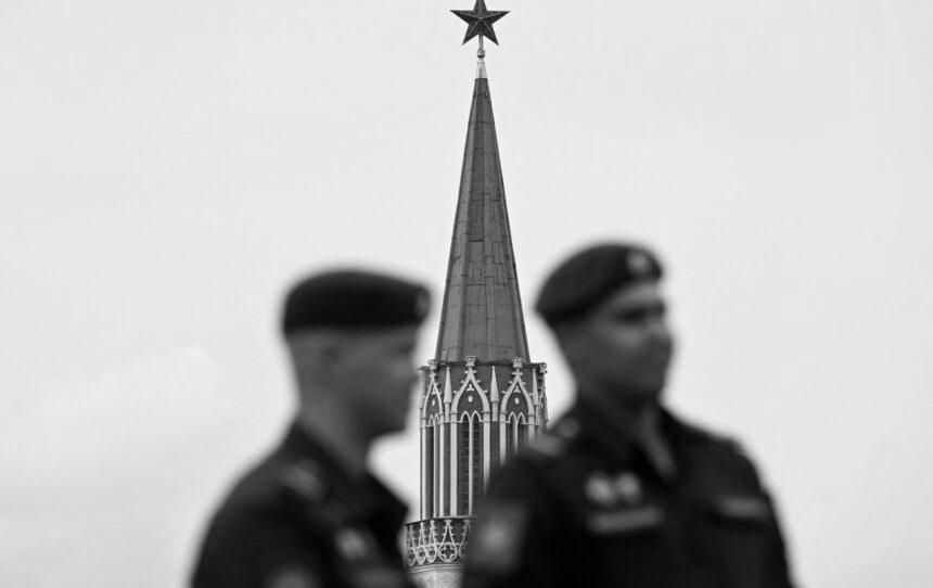 Москва ставить ППО на житлові висотки і перетворює мешканців на "живий щит" Москва ставить ППО на житлові висотки і перетворює мешканців на “живий щит”