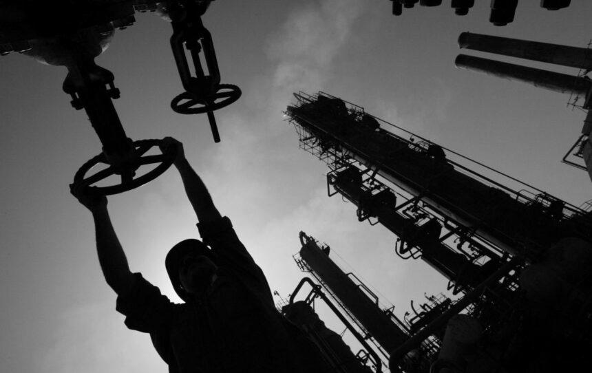 Ціни на нафту у світі зросли на тлі зупинки переговорів між США та Іраном Ціни на нафту у світі зросли на тлі зупинки переговорів між США та Іраном
