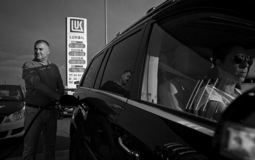 У нафтовому регіоні РФ зафіксували дефіцит пального на АЗС У нафтовому регіоні РФ зафіксували дефіцит пального на АЗС