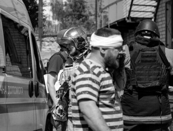 У Харкові вже понад 20 постраждалих після авіаудару РФ (фото наслідків) У Харкові вже понад 20 постраждалих після авіаудару РФ (фото наслідків)
