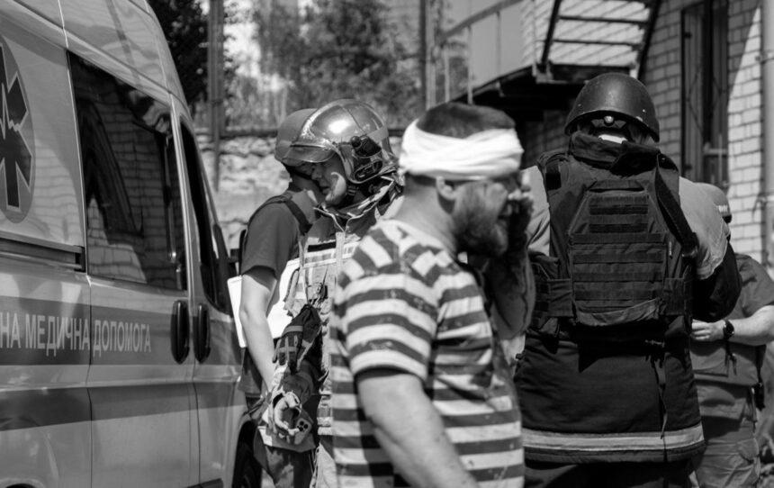 У Харкові вже понад 20 постраждалих після авіаудару РФ (фото наслідків) У Харкові вже понад 20 постраждалих після авіаудару РФ (фото наслідків)
