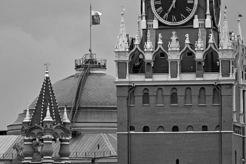 Drone attack to Kremlin in Russia Дрони, дефіцит бензину і війна: у РФ рекордно впав "індекс щастя"