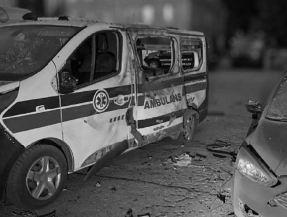 Росіяни поцілили дроном по автомобілях швидкої у Сумах