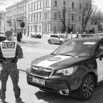 Невідомі принесли жалобні вінки до оборонних компаній ЄС, у Литві запідозрили РФ, - Delfi Невідомі принесли жалобні вінки до оборонних компаній ЄС, у Литві запідозрили РФ, – Delfi