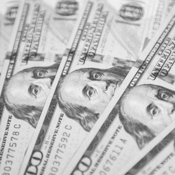 Обмін валют в Україні та прогноз готівкового курсу долара