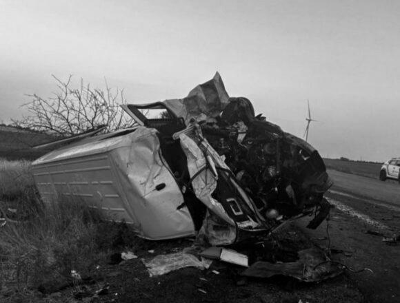 Фургон врізався в мікроавтобуси на Одещині: є загиблі й постраждалі Фургон врізався в мікроавтобуси на Одещині: є загиблі й постраждалі