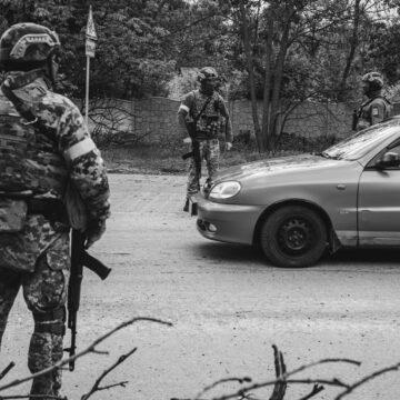 Транспорт ловлять на слух. РФ застосовує нову тактику з дронами на фронті (відео) Транспорт ловлять на слух. РФ застосовує нову тактику з дронами на фронті (відео)