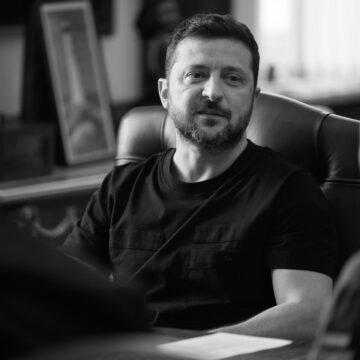 2 Зеленський заявив, що небо над Росією стає небезпечним для літаків