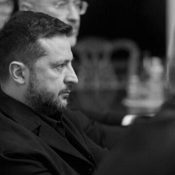 Зеленський: удар РФ по Києву стався саме під час обговорення санкцій з конгресменами Зеленський: удар РФ по Києву стався саме під час обговорення санкцій з конгресменами