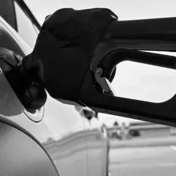 kness-auto-4352693ea742067286 Українців попередили про нове серйозне подорожчання пального: скільки коштуватиме бензин