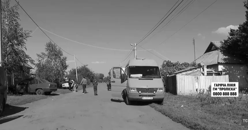 13 дітей і вантажівка з майном: родини змушені евакуюватися під обстрілами із ще однієї області України