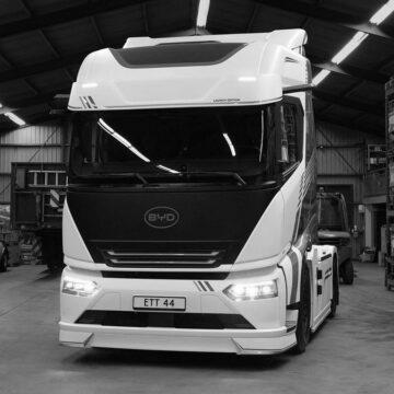 kness-auto-6e4da2932a0810d9c4 1000 конячок і зарядка за 20 хвилин: новий електротягач BYD ETT кращий за Tesla Semi