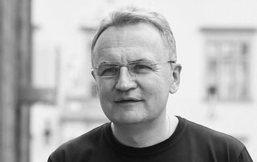 У службовому авто мера Львова знайшли "жучок": Садовий розкрив деталі У службовому авто мера Львова знайшли “жучок”: Садовий розкрив деталі