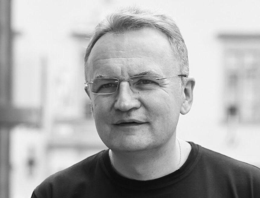 У службовому авто мера Львова знайшли "жучок": Садовий розкрив деталі У службовому авто мера Львова знайшли “жучок”: Садовий розкрив деталі