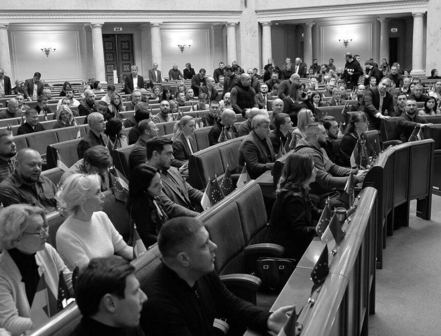 У Верховній Раді заперечили, що депутати пішли на 26-денні "канікули" У Верховній Раді заперечили, що депутати пішли на 26-денні “канікули”